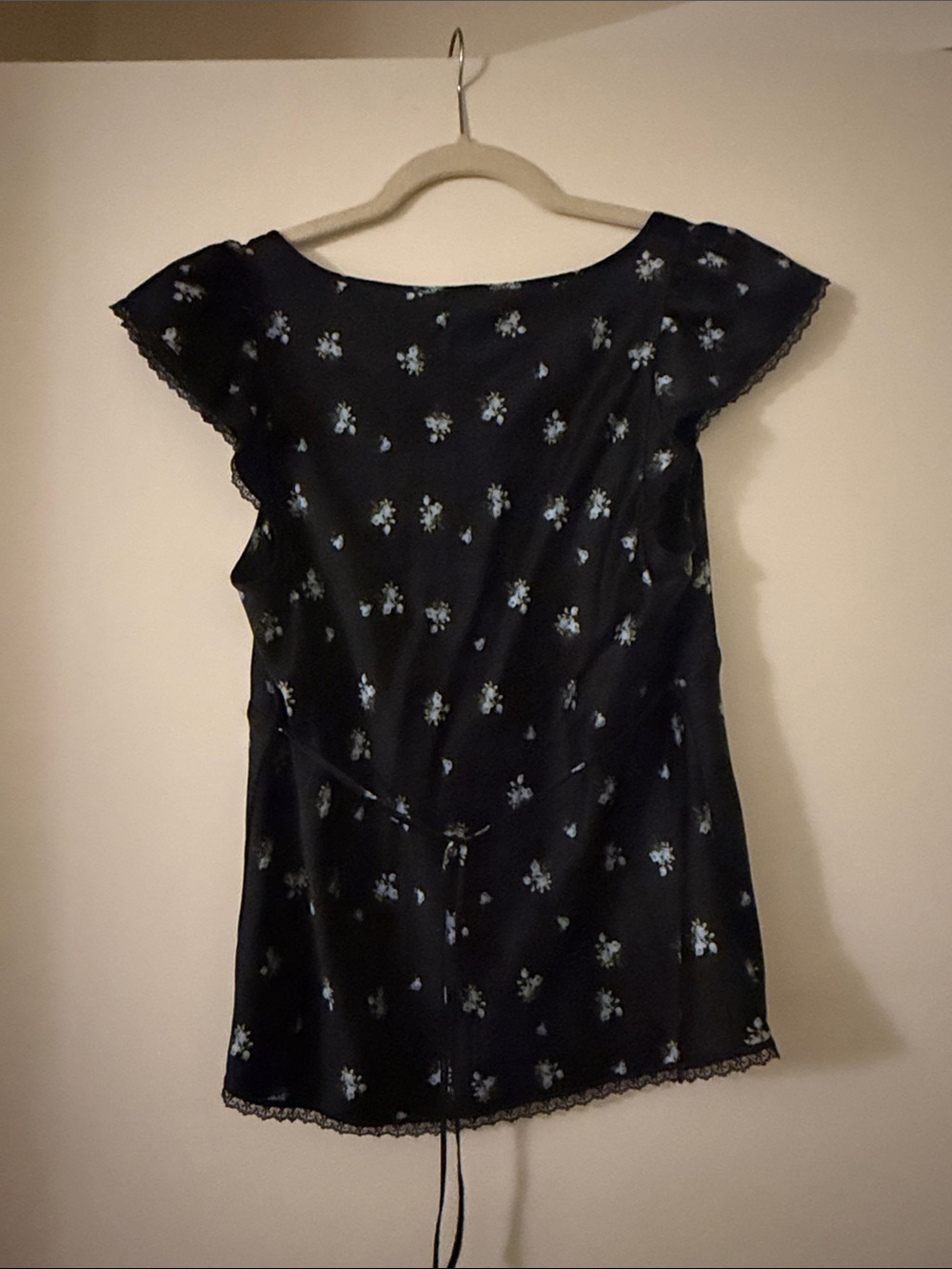 Wilfred Black Floral V-Neck Lace-Trim Silk Blouse - Picture 2 of 3
